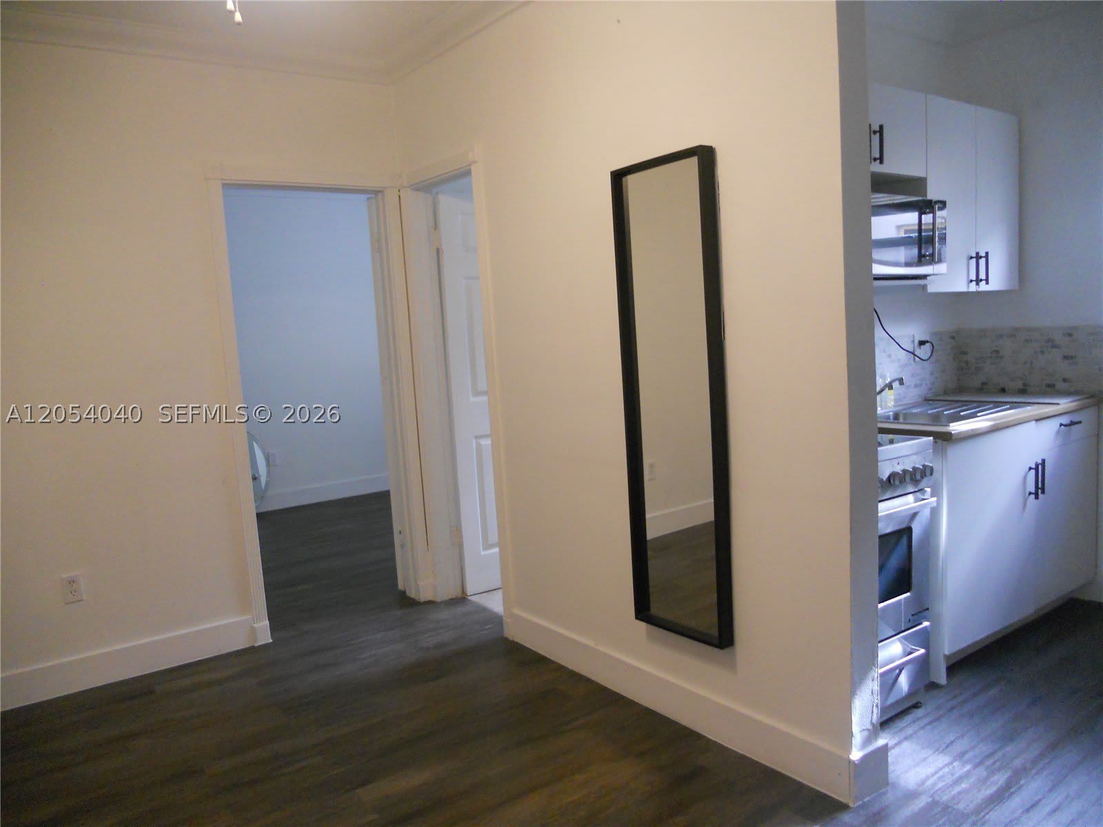 1043 NW 2nd St – photo 1
