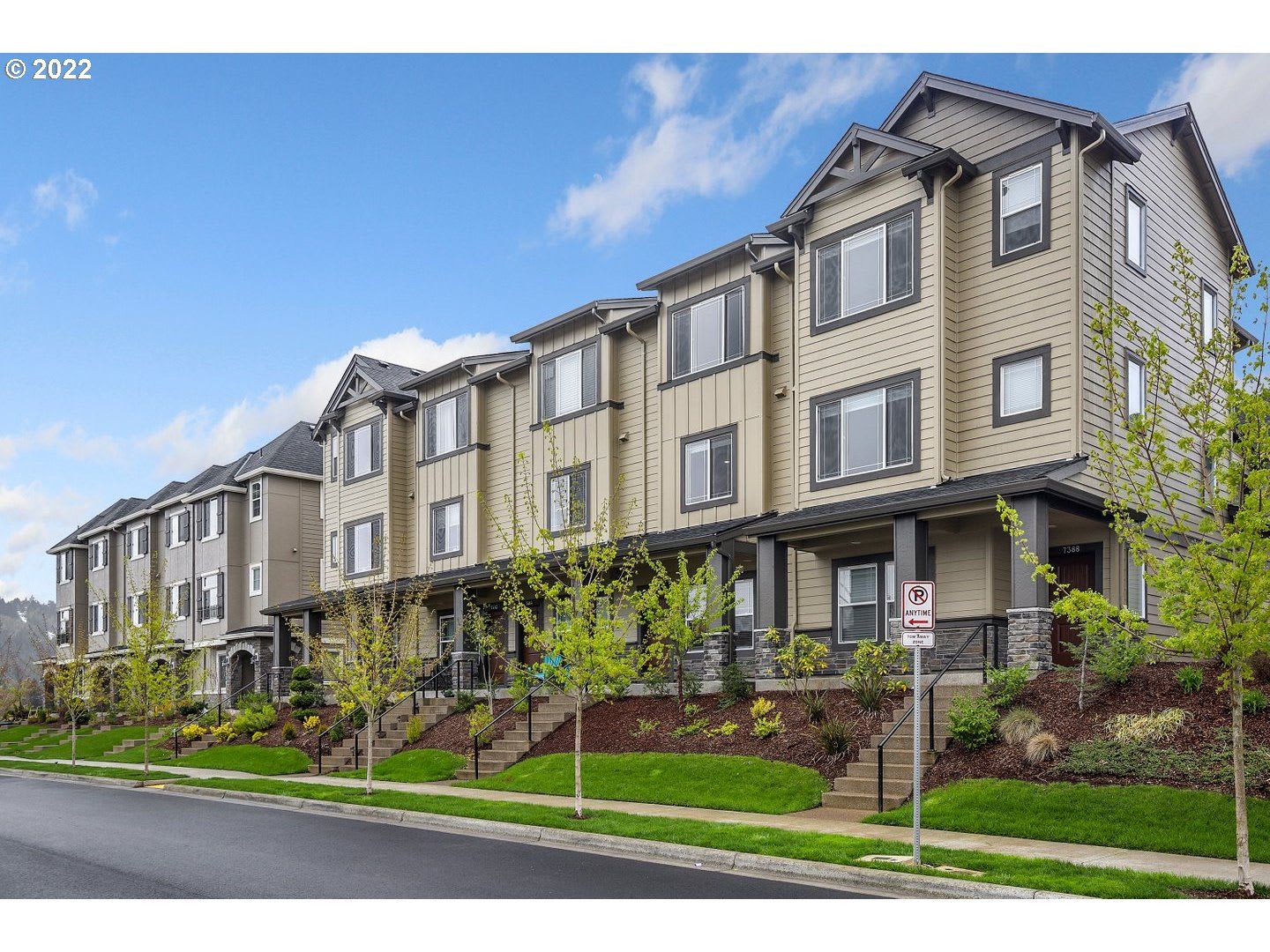 Modern North Bethany 2-Bedroom + Den Townhome with Garage, Private Balcony near Parks & Trails – photo 3