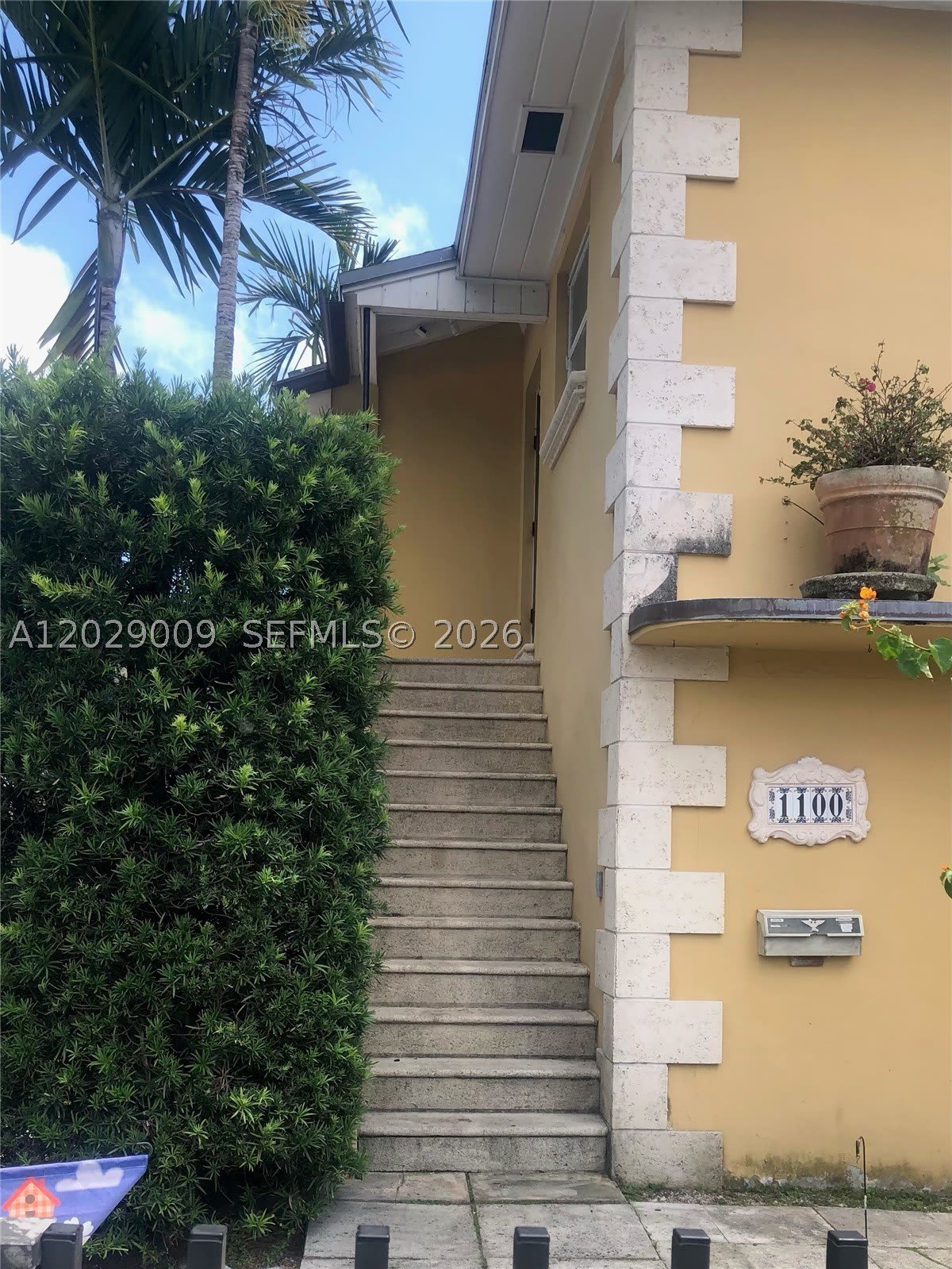 1100 SW 10th St – photo 1