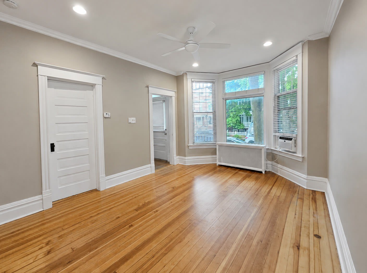 3722 N Bosworth Avenue – photo 3