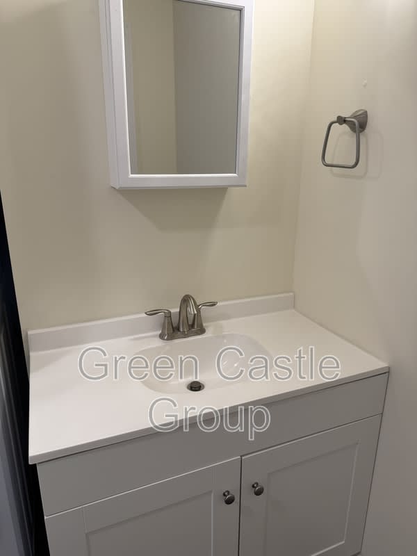 252 College Street Unit 2 – photo 4