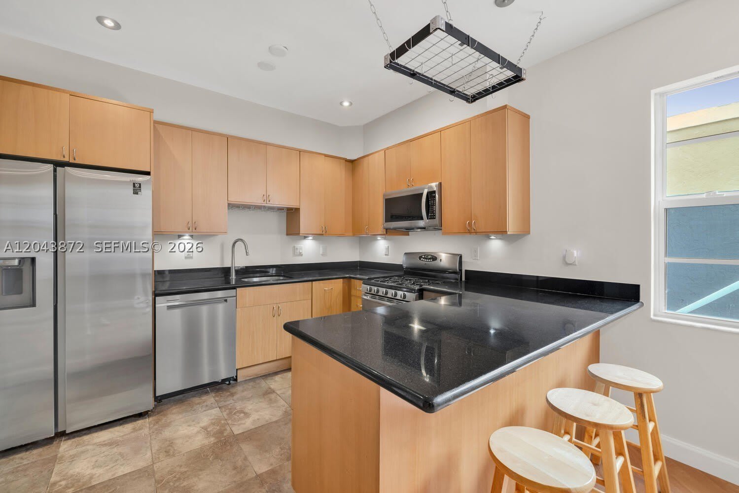 305 Jefferson Ave – photo 1