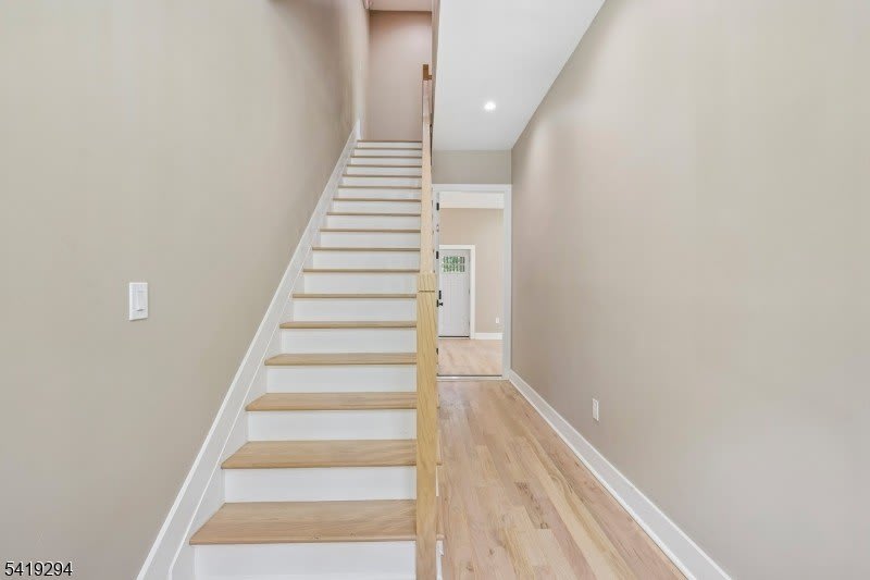 49 Park Ave – photo 3