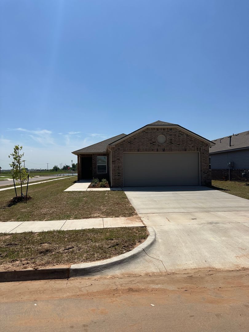 Now Available In Saratoga Spacious 3 Bed 2 Bath Home Ready For Move In – photo 1