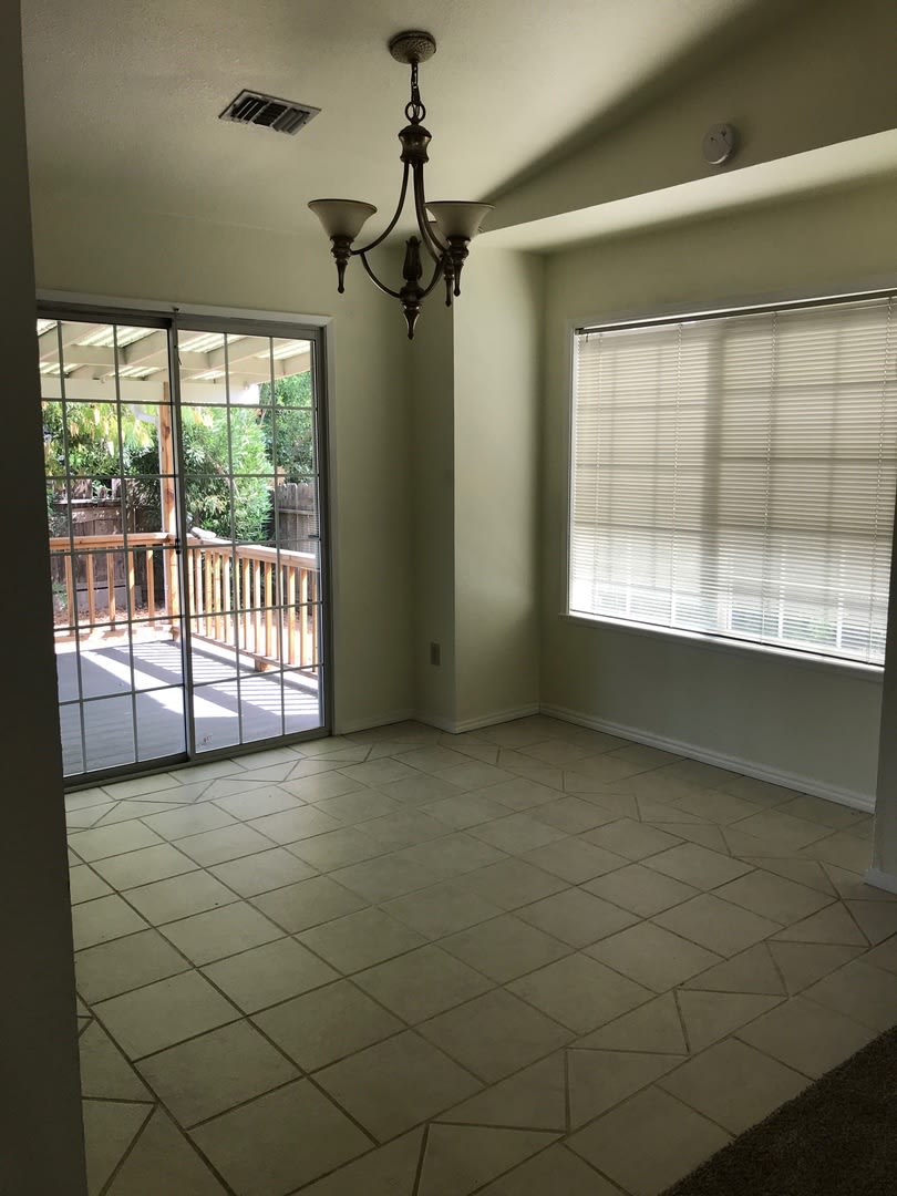 3 Bedroom 2 Bath home w Garage – photo 4