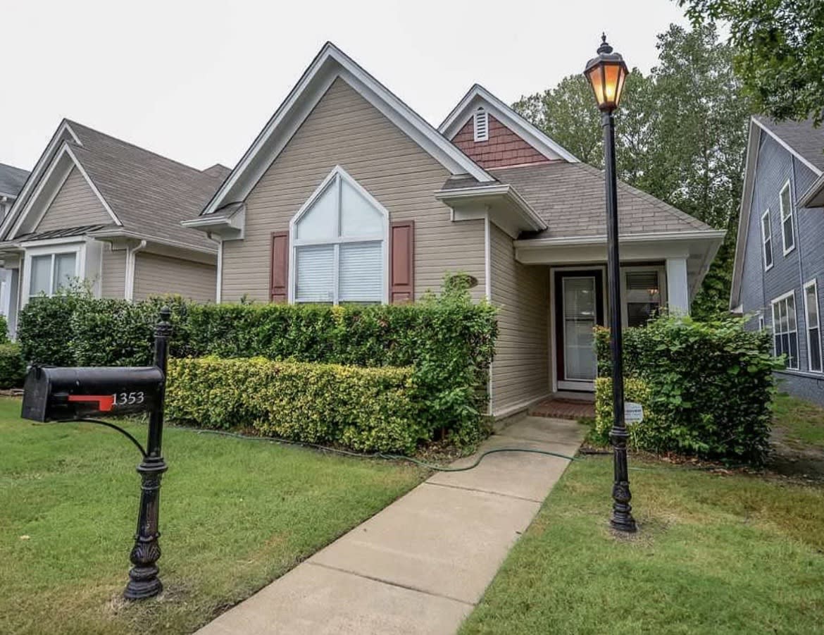 1353 Island Shore Drive – photo 1