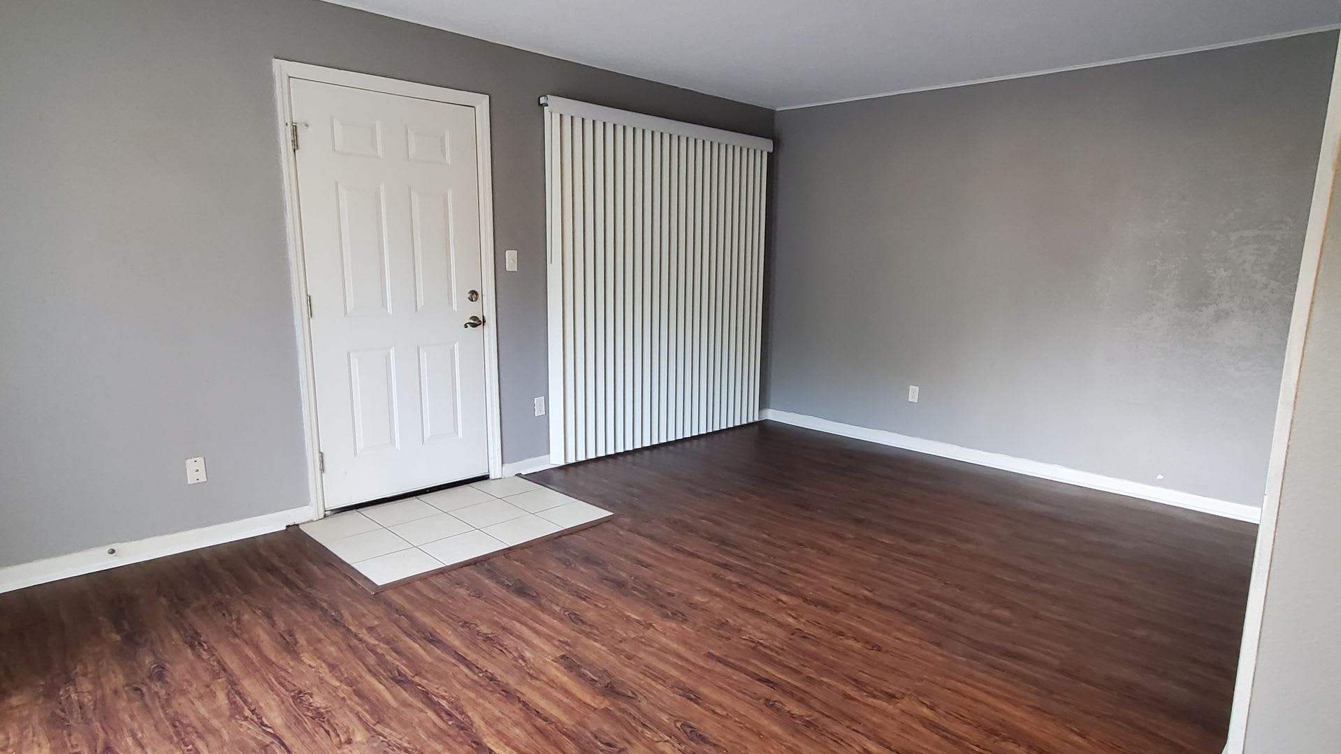 FOR RENT 1 bedroom, 1 bathroom, upper floor condo. – photo 3