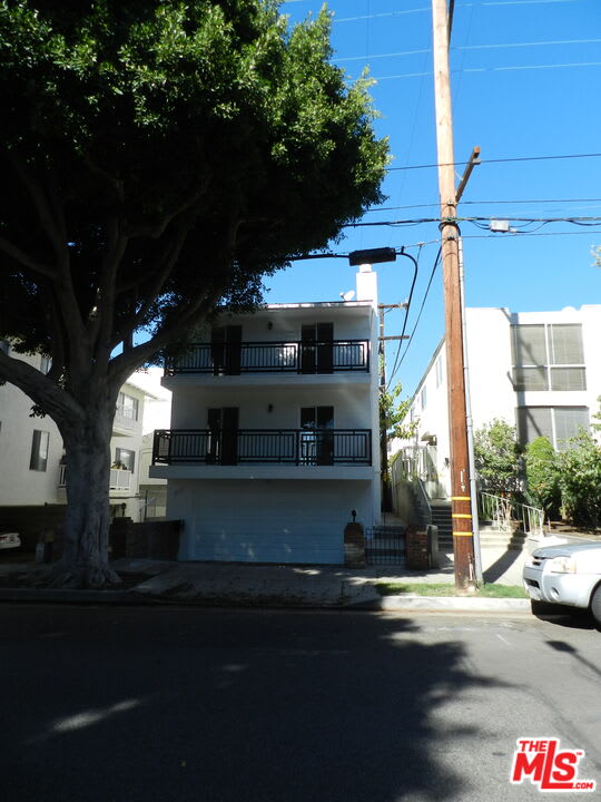 2711 Arizona Avenue – photo 1