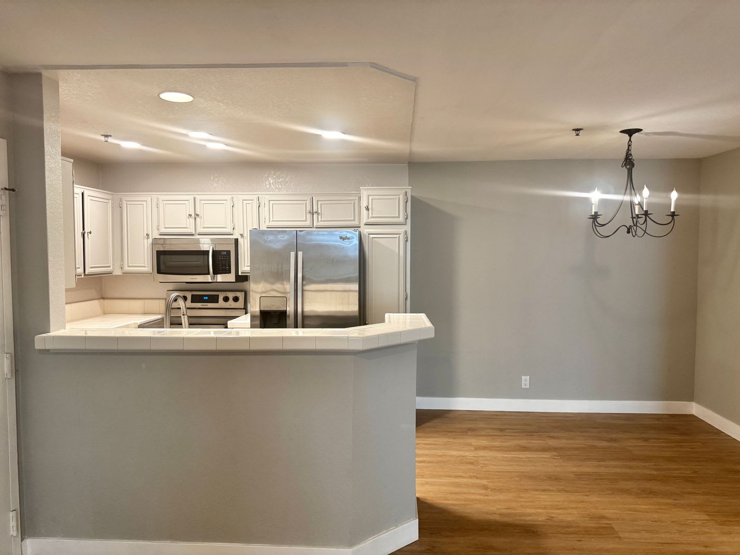 Oak Park updated 1 Bedroom with mountain views – photo 4
