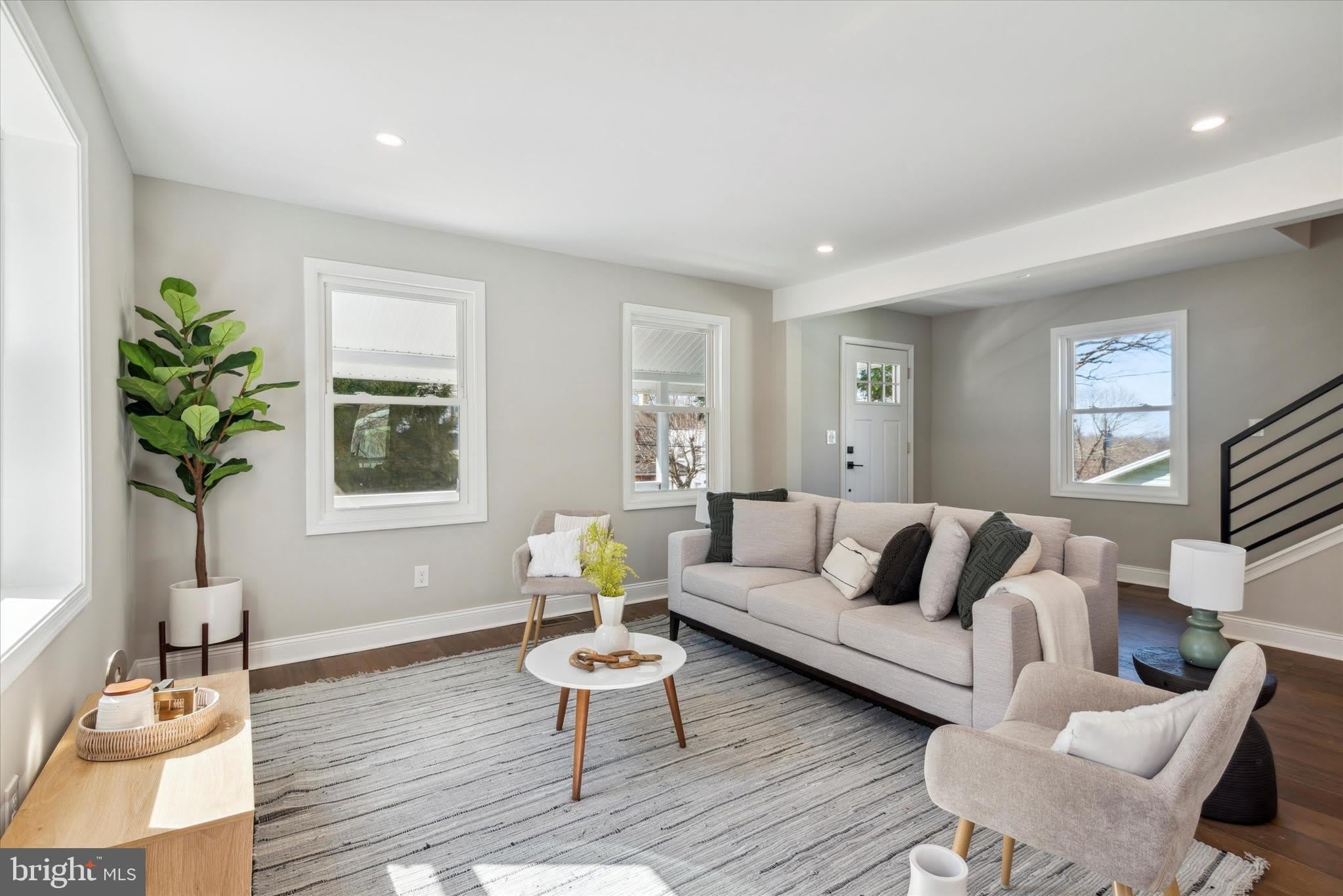 933 HENRY Avenue – photo 2