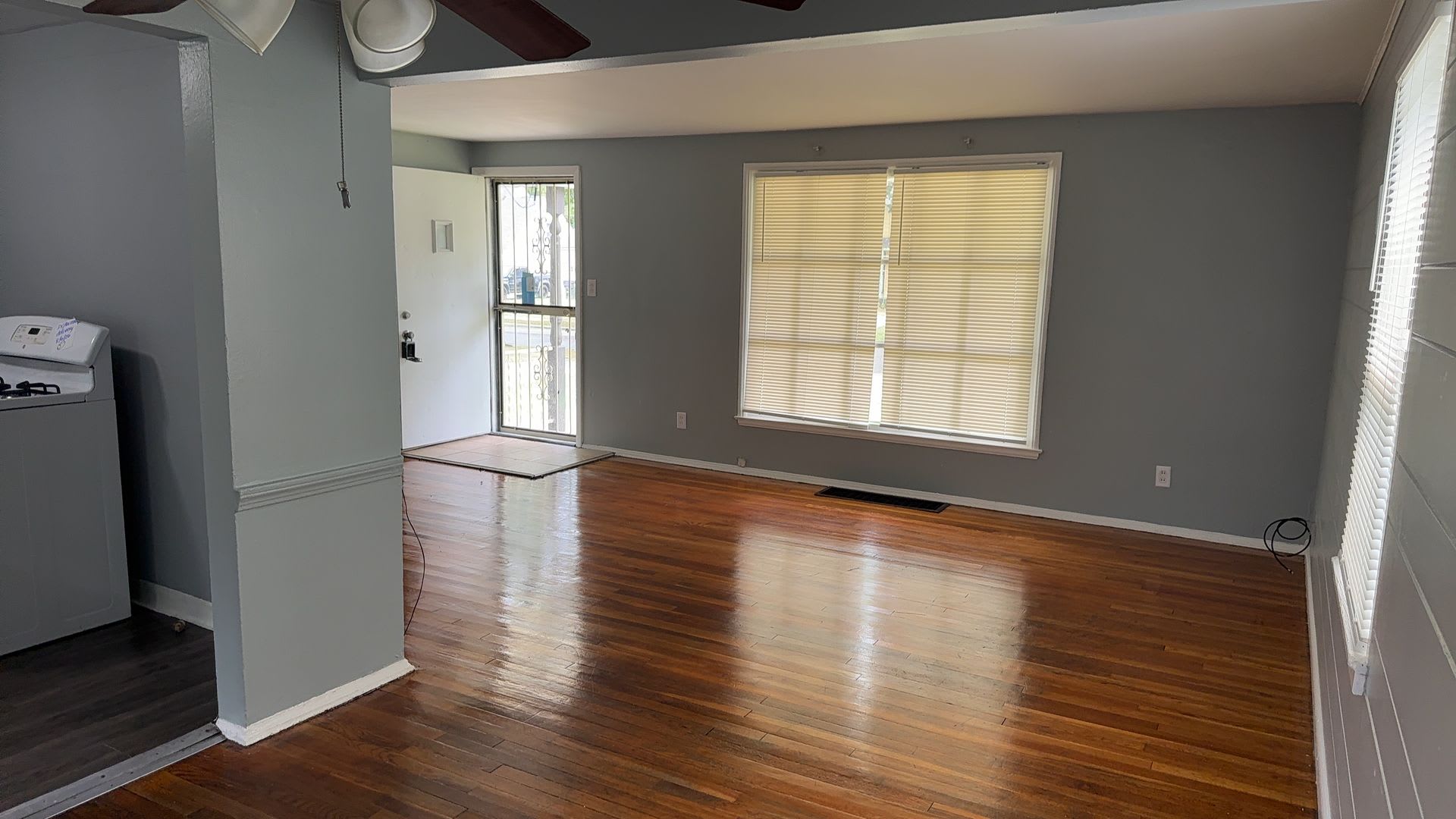 3Bd 1 5 Ba Nicely Updated Home – photo 2