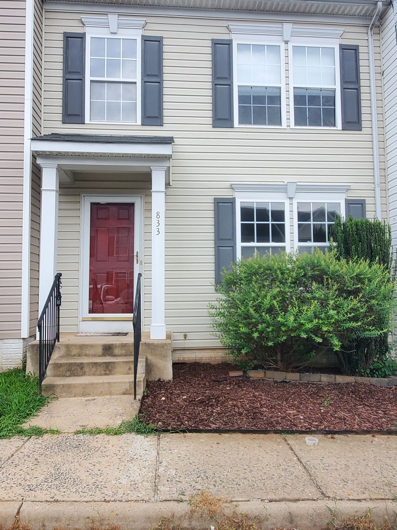 Convenient Townhome – photo 1