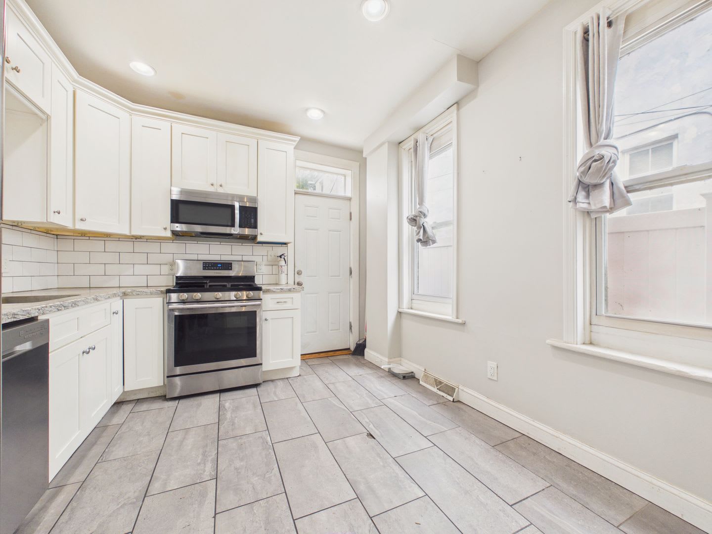 3 Bedroom Townhouse on N 4th St – photo 3