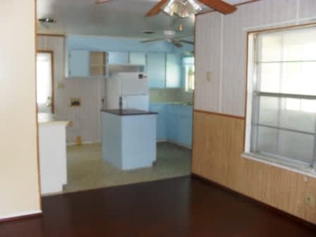 910 San Antonio St – photo 2