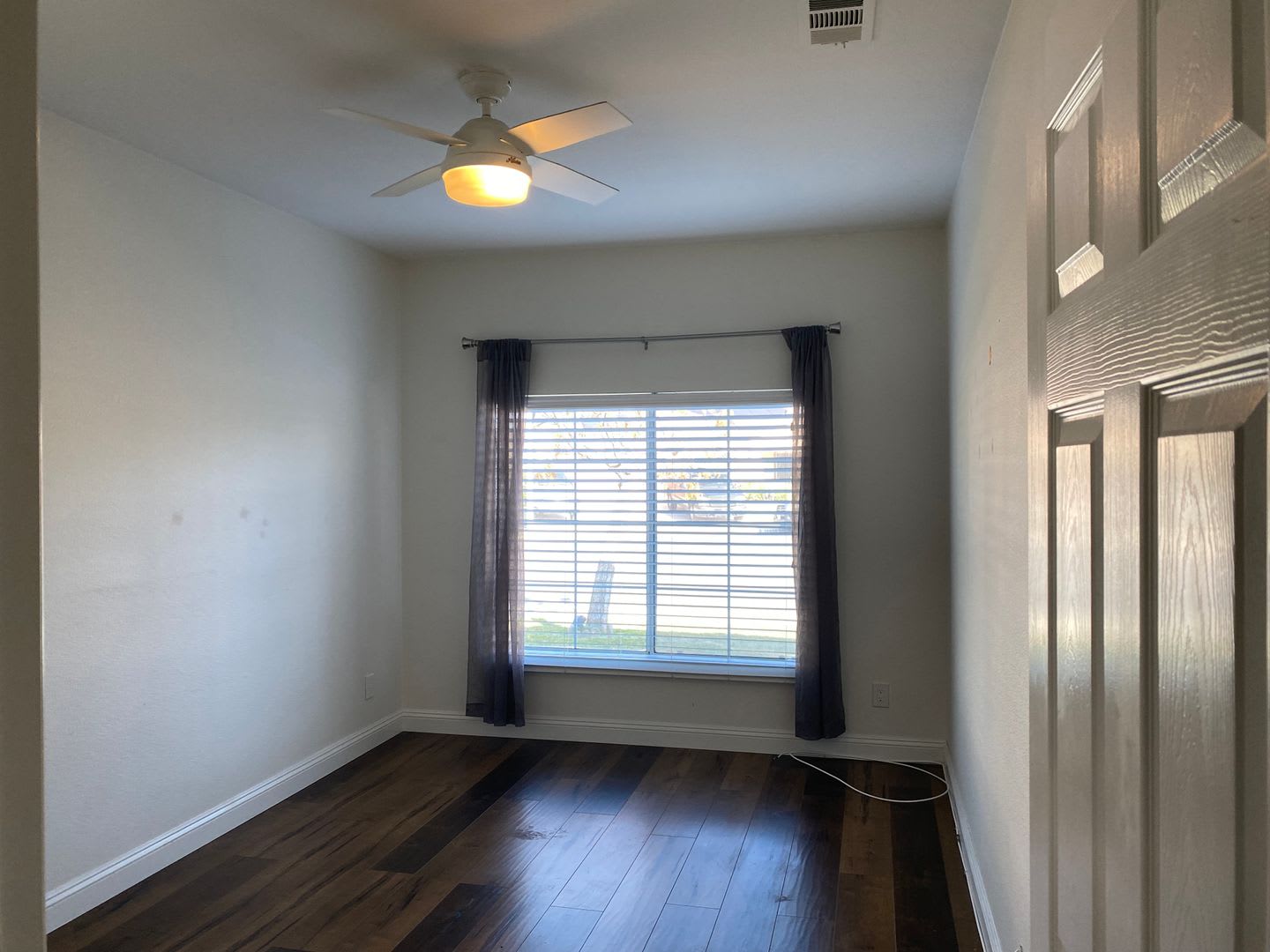 Available 10/1/26. Beautiful single level home on a cul-de-sac. – photo 4