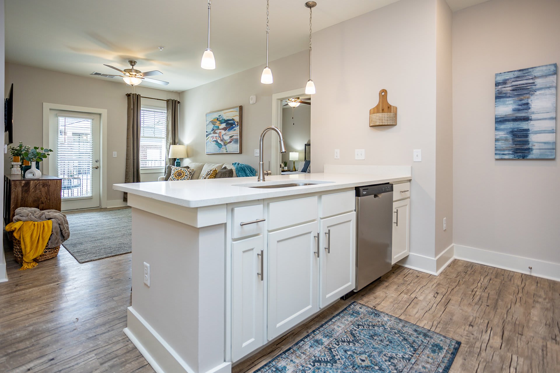 Farragut Junction Apartments – photo 3