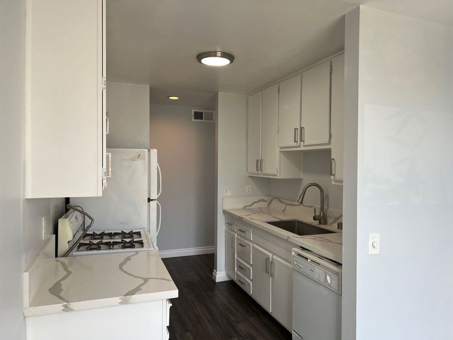 Charming 2Br Condo In West Los Angeles – photo 3