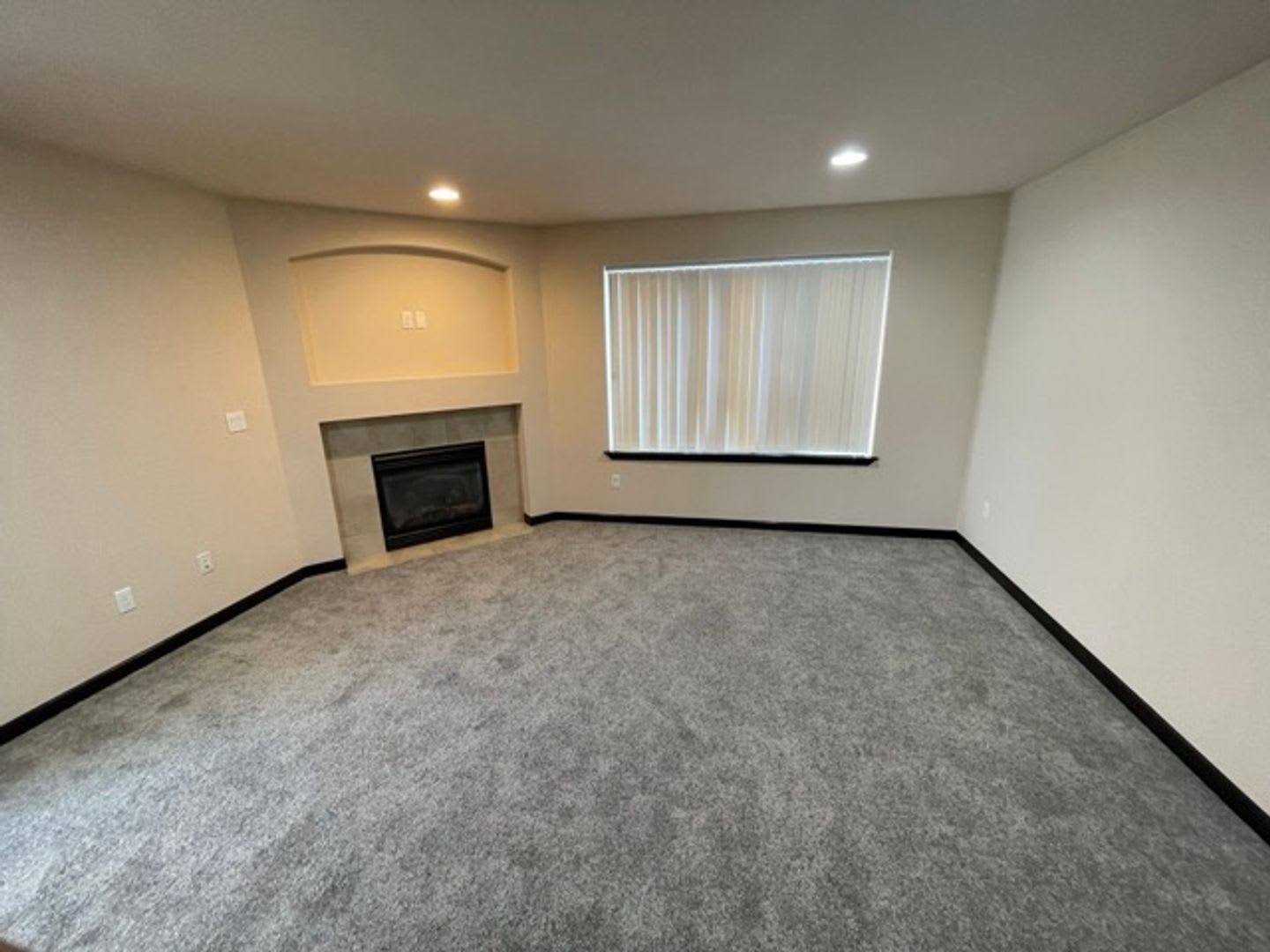 Extremely Gorgeous 3 Bedroom Home for Rent in Lynnwood – photo 2