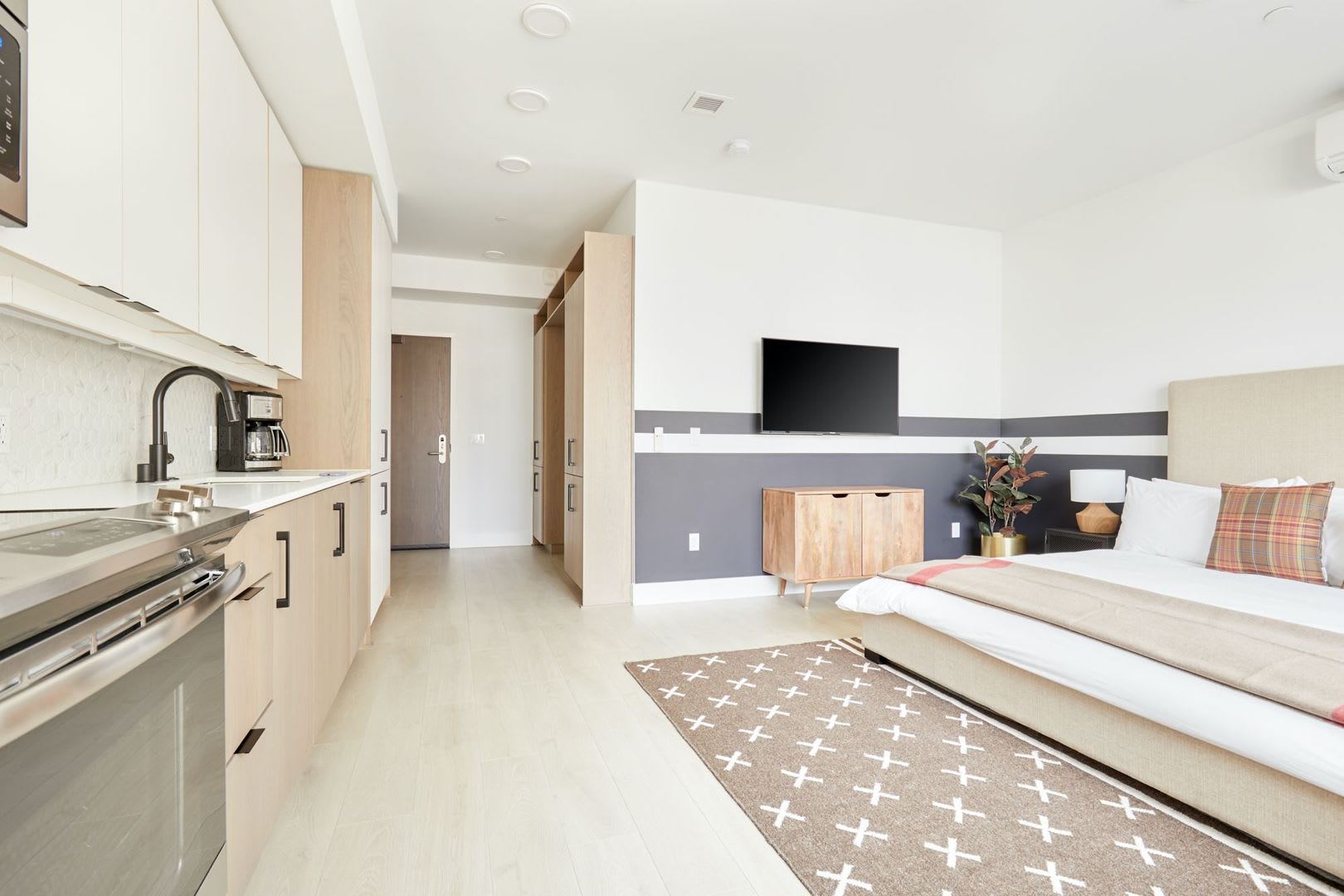 The Carlton Apartments – photo 4