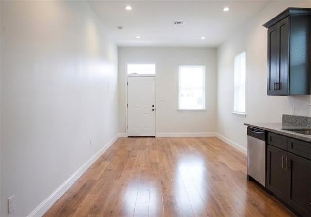 2421 LOUISA Street – photo 2