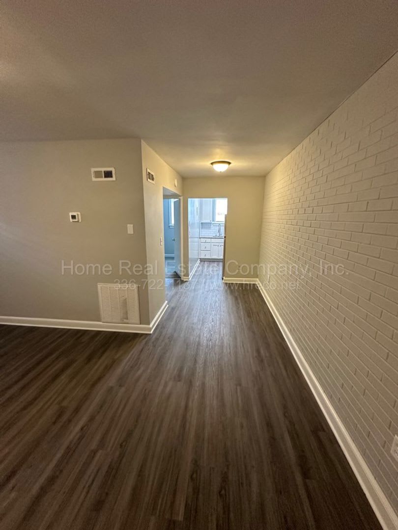 Colonial Arms Apartments – photo 2