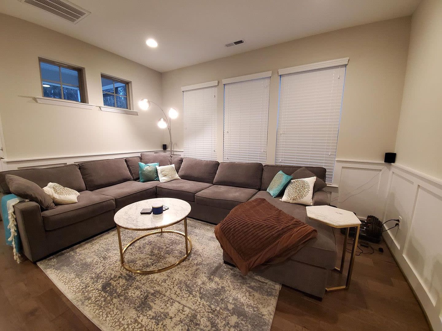 Room in 3 Bedroom Townhome at Metropolitan Dr – photo 3