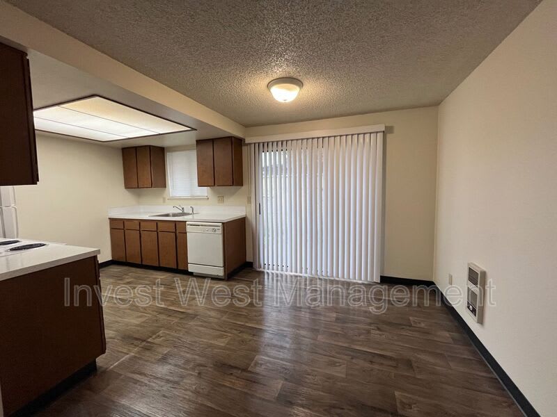 2015 Z Street – photo 5