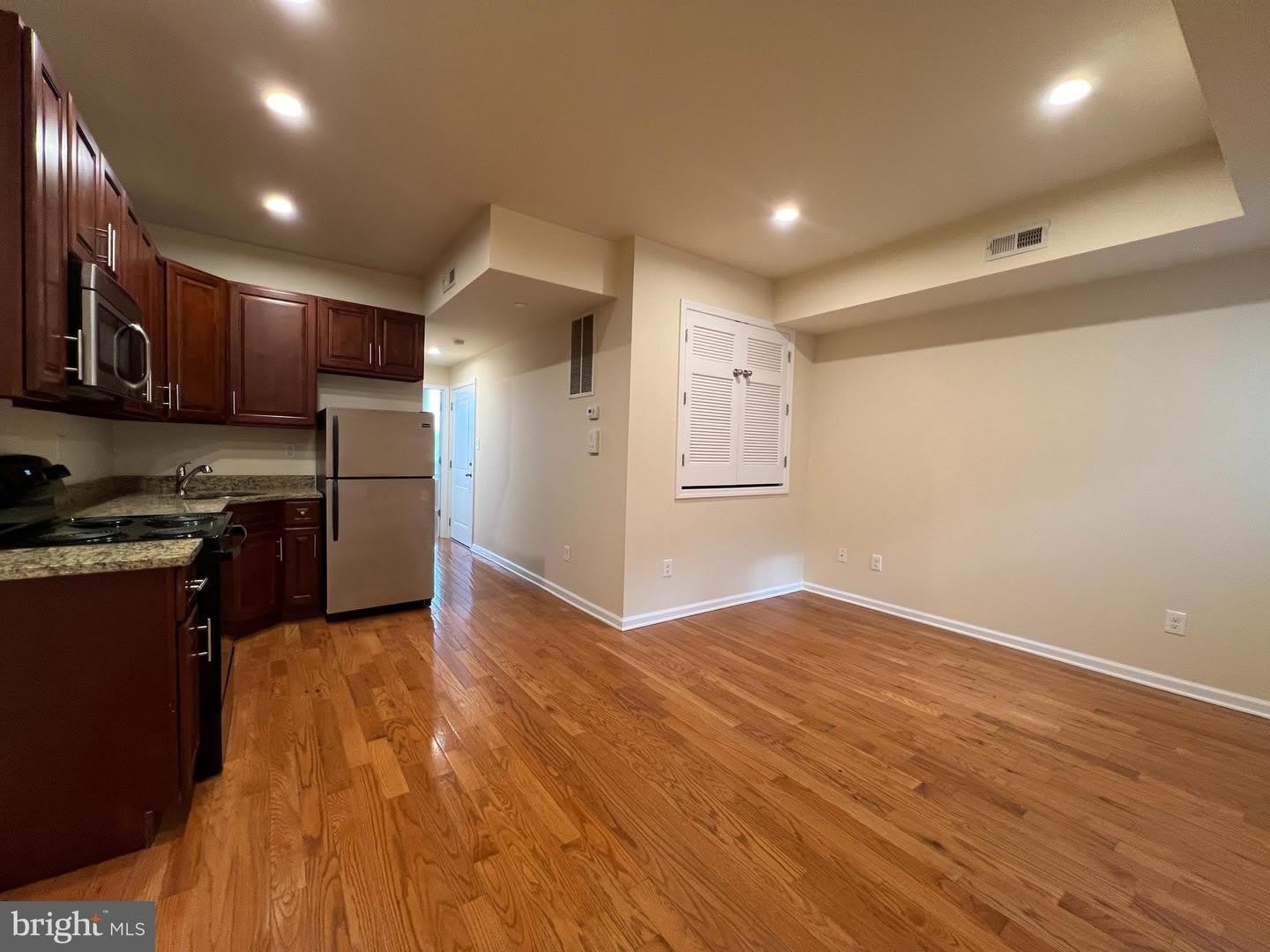 1516 W DIAMOND ST #D – photo 3