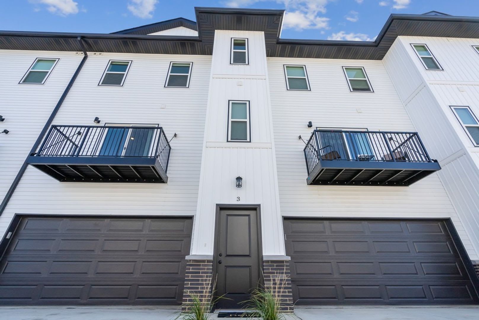 Brand New Condo 3bd 2.5 ba for RENT!! – photo 1
