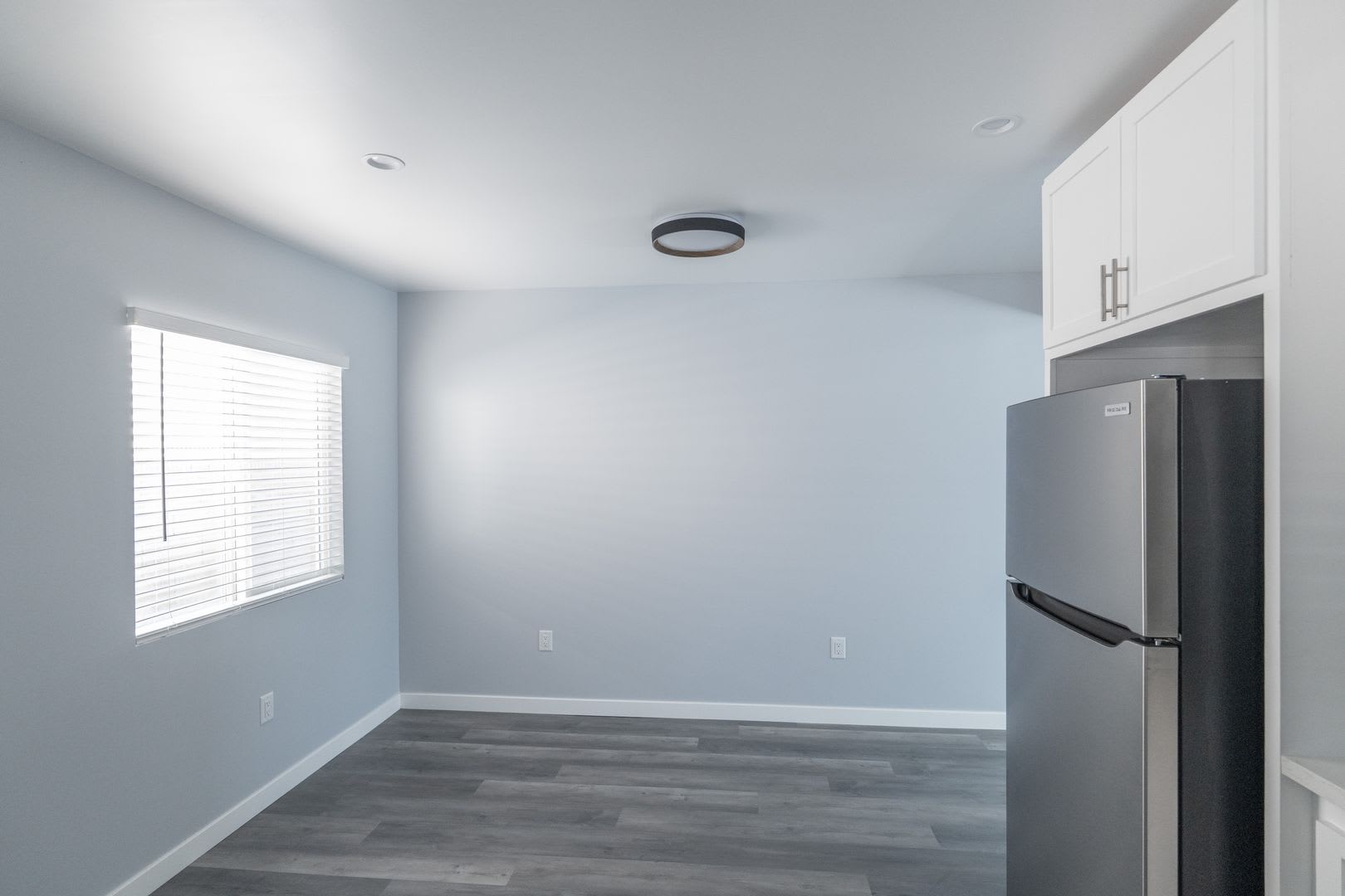Beautifully Renovated 2 Bedroom Home – photo 5