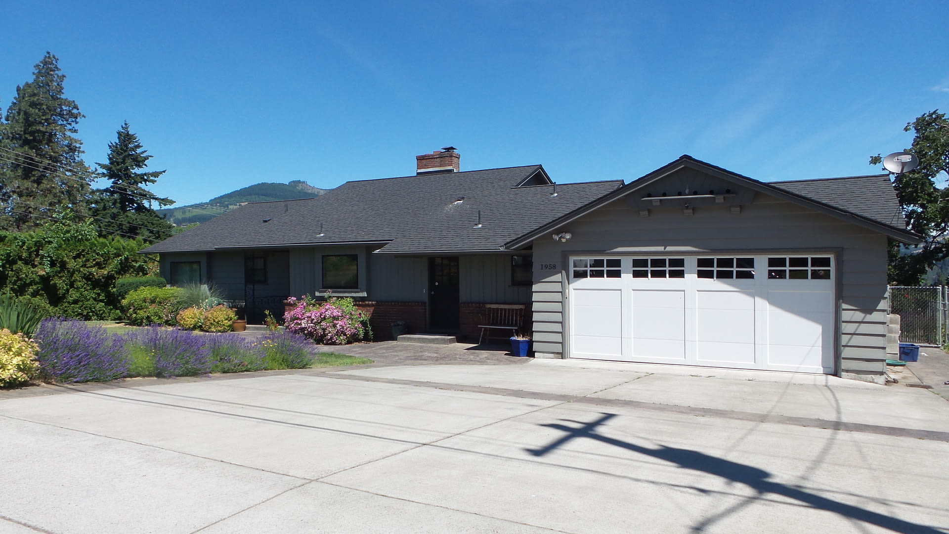 Furnished 4BR Home for Rent in Hood River – photo 2