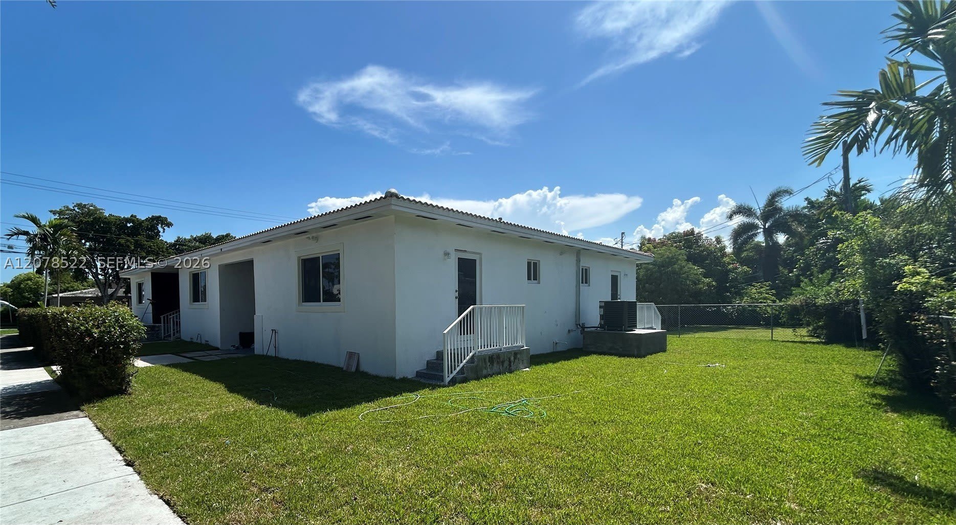 580 Lee Dr – photo 2