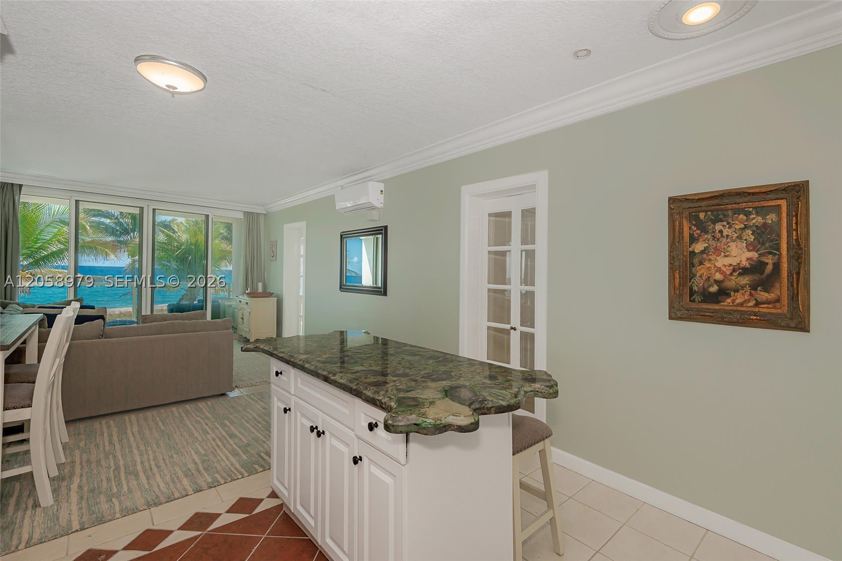 1041 Hillsboro Mile – photo 3