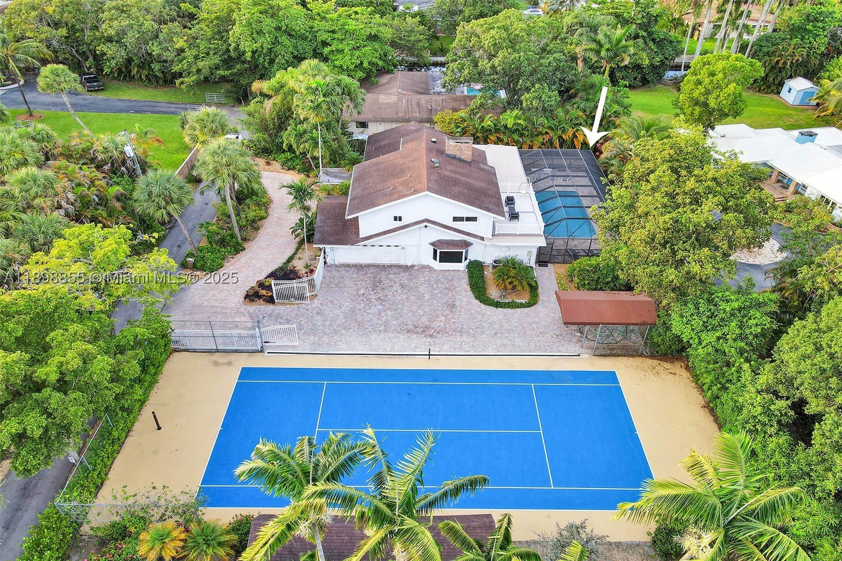 2120 SW 28th Way – photo 1