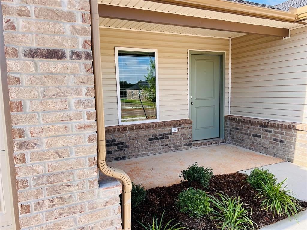 604 Hillsboro Drive – photo 2