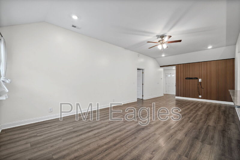 204 King Road – photo 5
