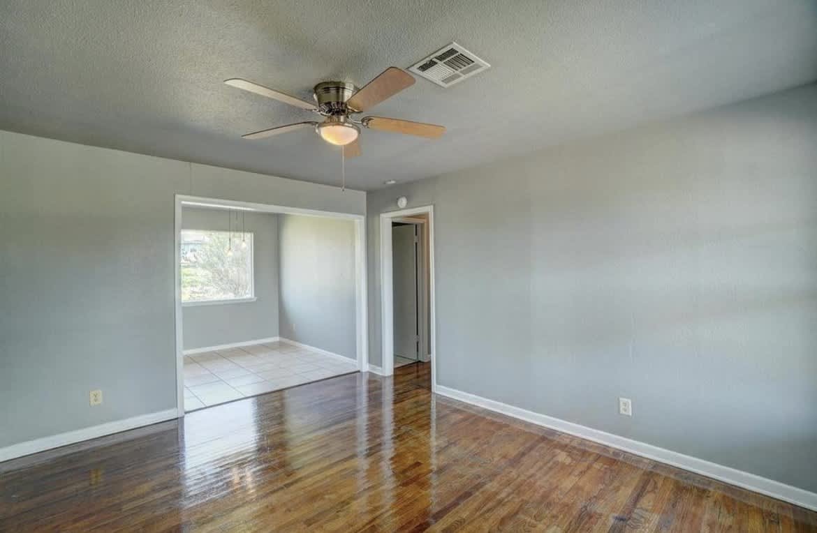 5325 Northwest Euclid Avenue – photo 5