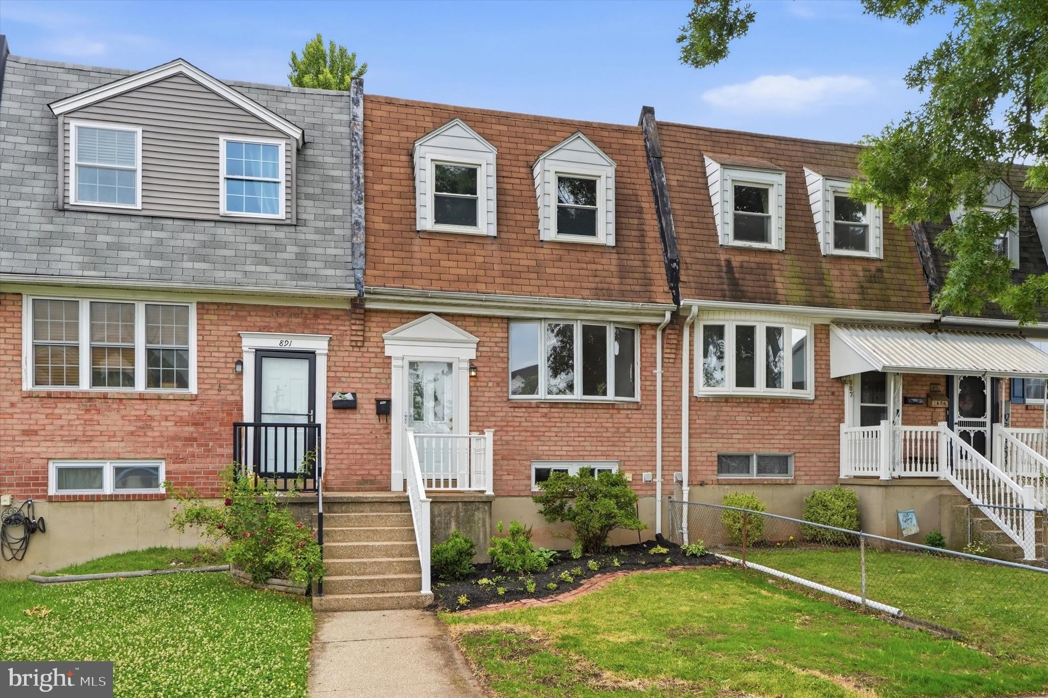 889 OXFORD Avenue – photo 1