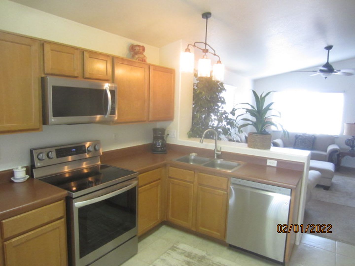 3 Bedroom in Rita Ranch, Great Room, Spacious Master Bedroom, Big Yard – photo 3