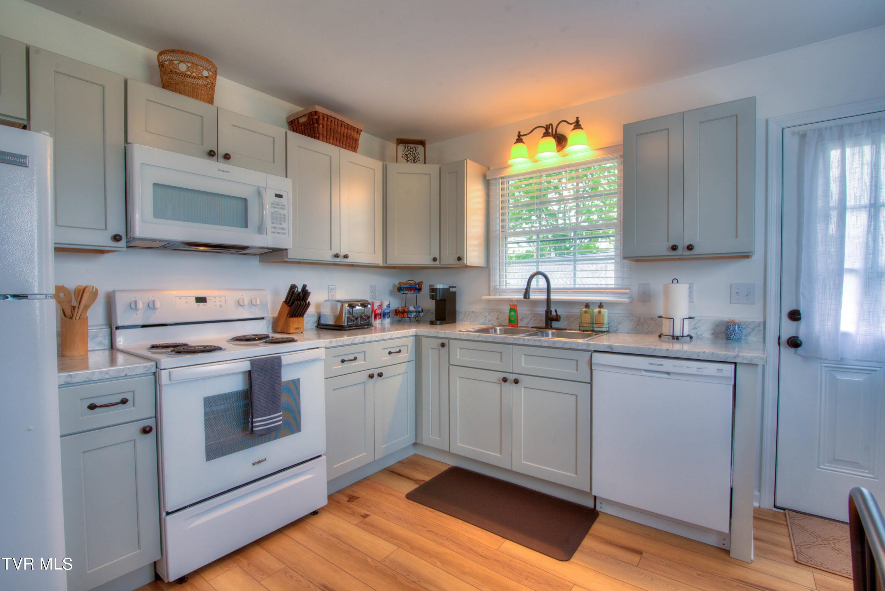 2418 Vines Street – photo 5