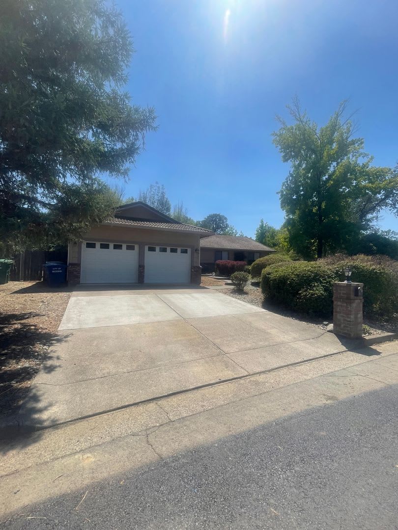 SPACIOUS 3 BED 2 BATH WITH BONUS ROOM / DEN IN THE COUNTRY OAKS SUBDIVISION – photo 1