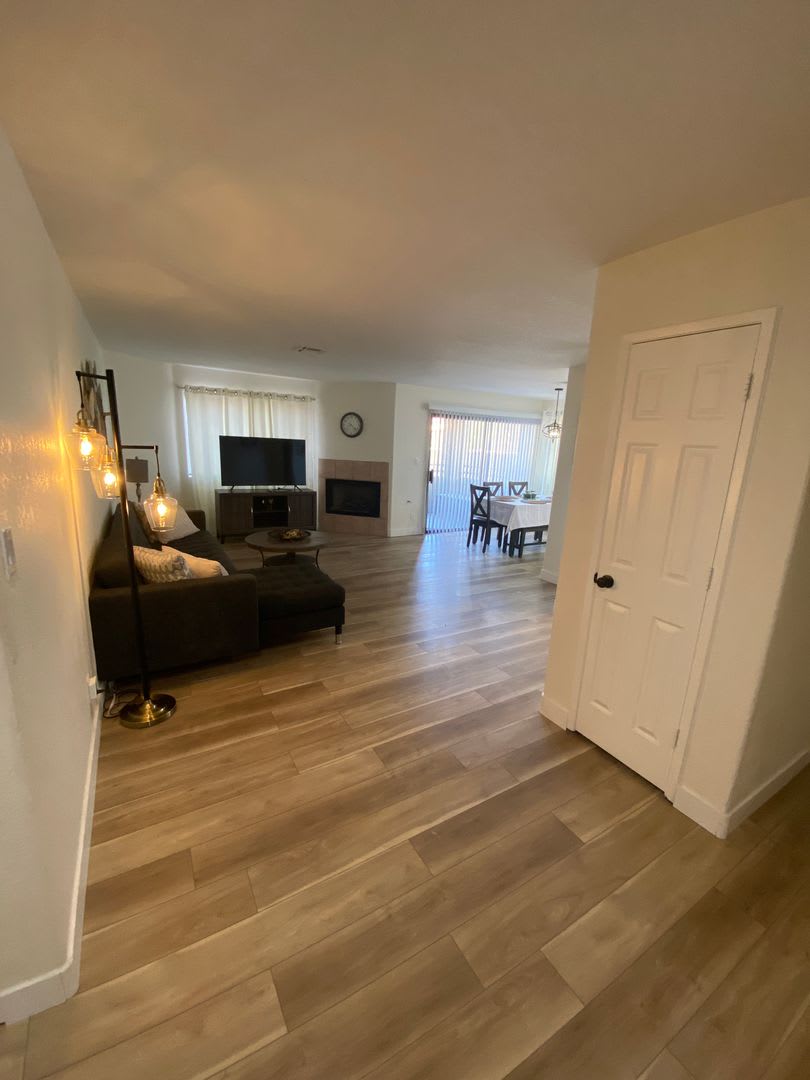 Americana Property Mgmt Freshly Remodeled 2Beds 2Baths Condo Fully Furnished In The Sw – photo 5
