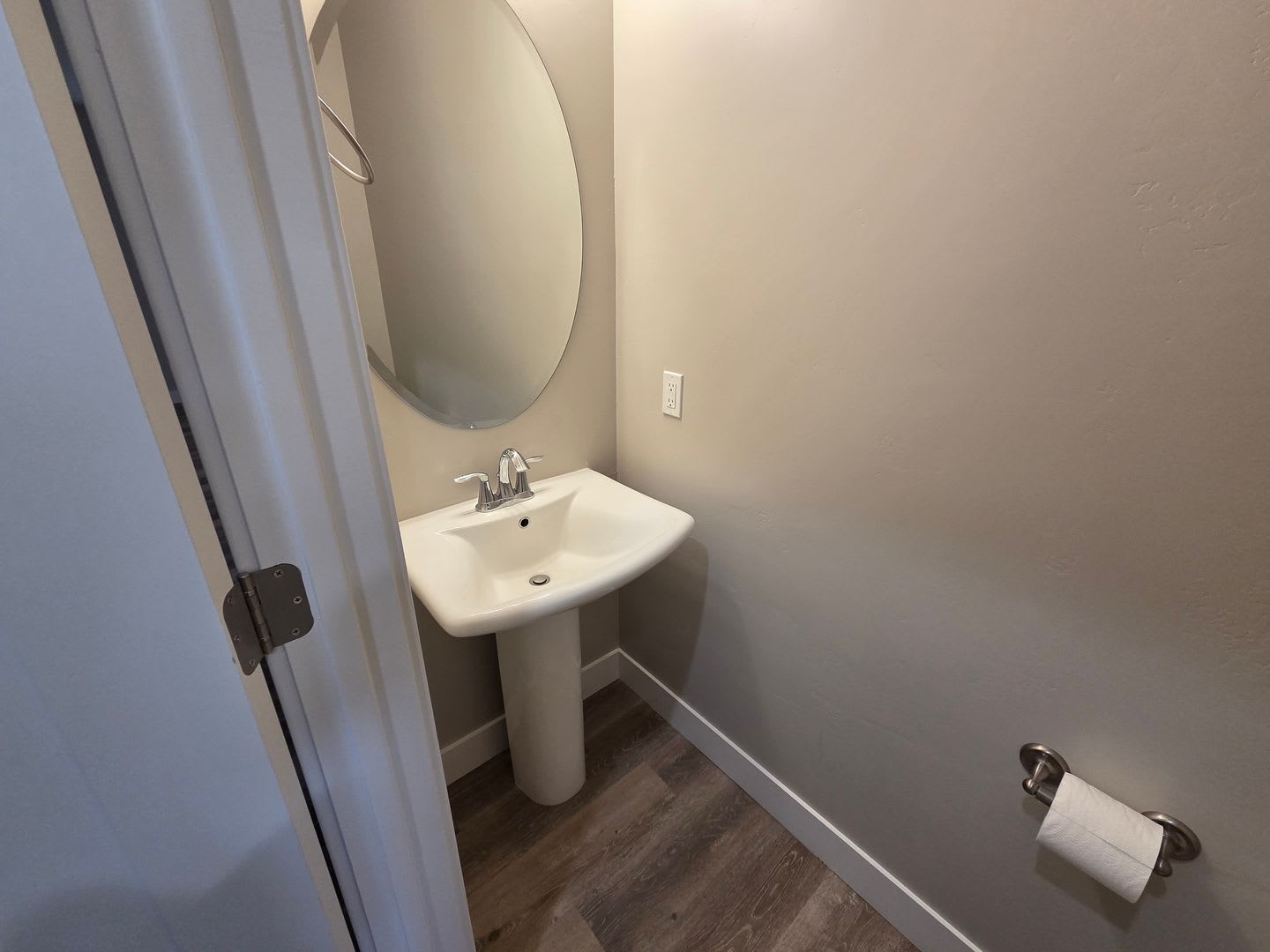 Like-New 3 Bed / 2.5 Bath Townhome in Prime Cedar City Location – Act Fast! – photo 4