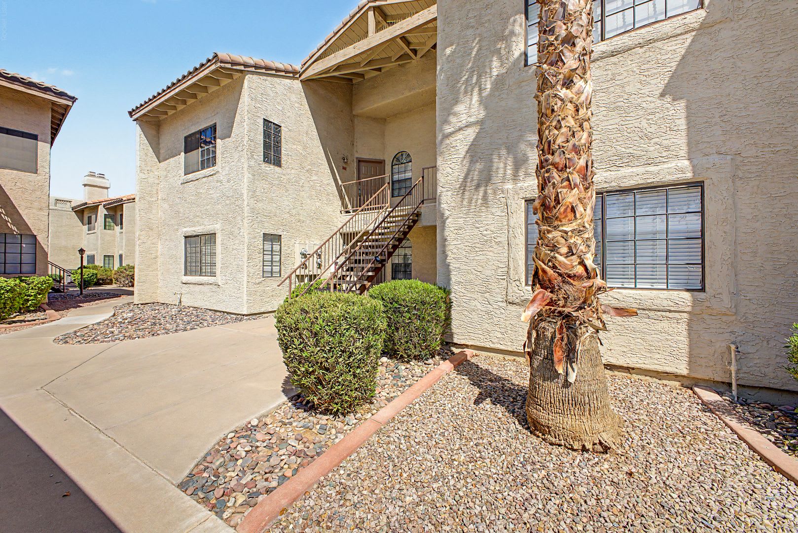 Really Cute Condo Available for Immediate Move-In – photo 3