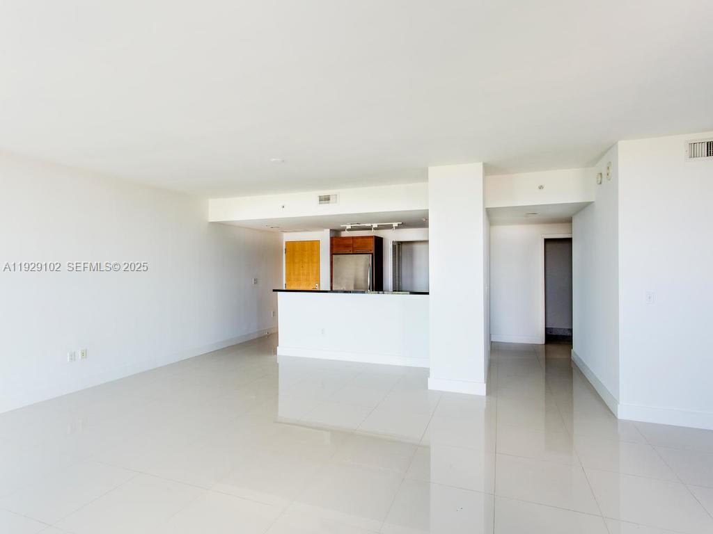 244 Biscayne Blvd Way – photo 4