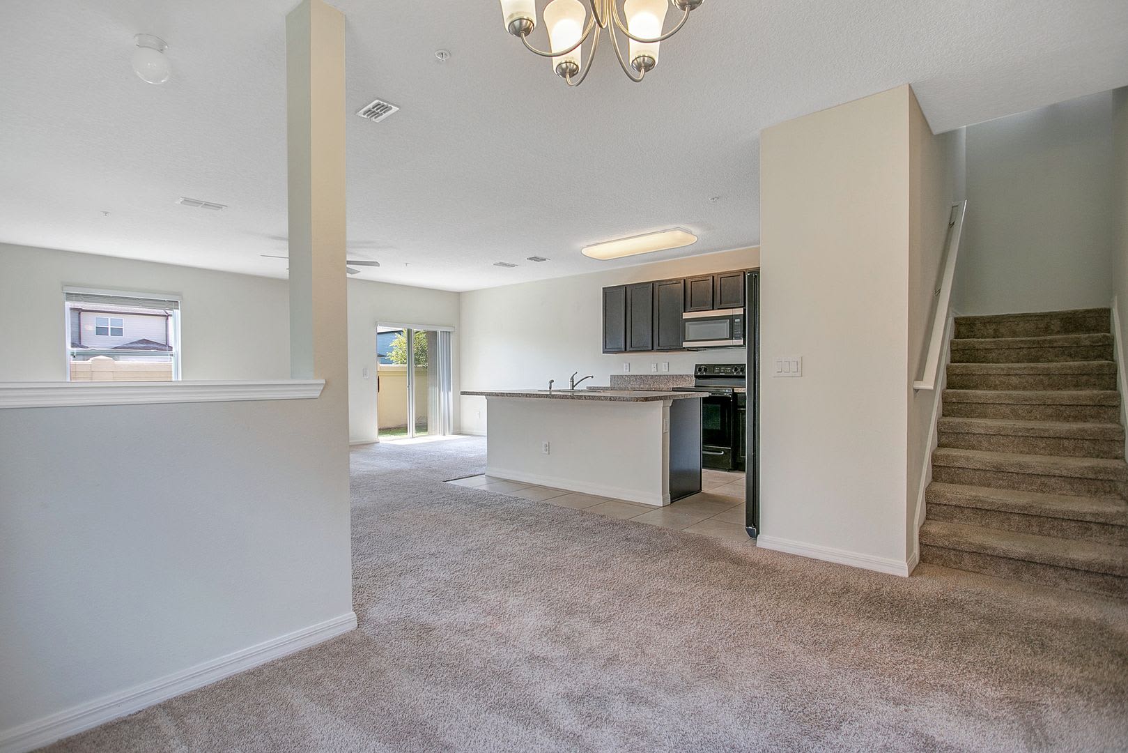 Discount Offer Spacious 3 Bdrm Townhome With 2 Car Garage In Gated Community – photo 3