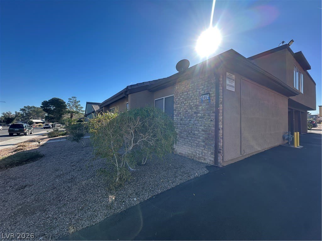 1467 Hialeah Drive – photo 2