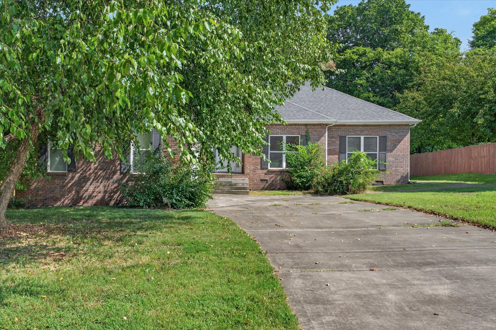 Beautiful 3 Bedroom 3 Bath Home For Rent! – photo 2