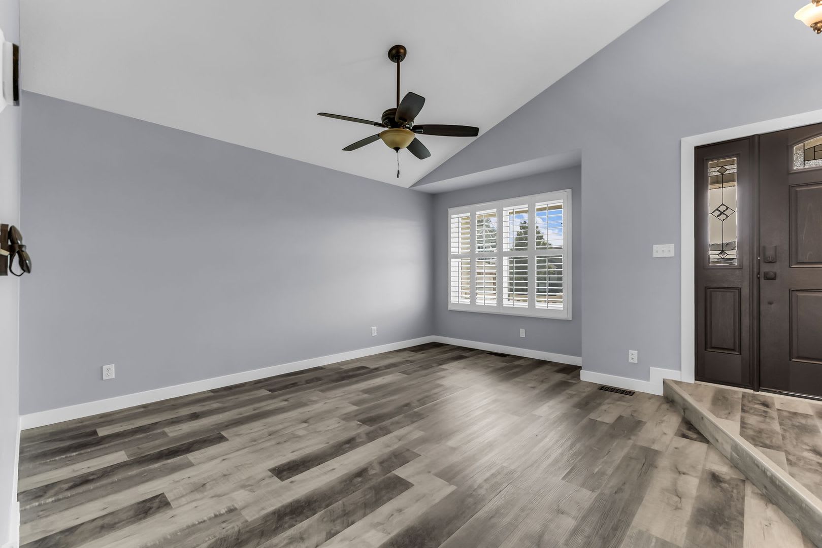 Spacious Multi-Level Layton Home with Fenced Yard & Modern Finishes – photo 3