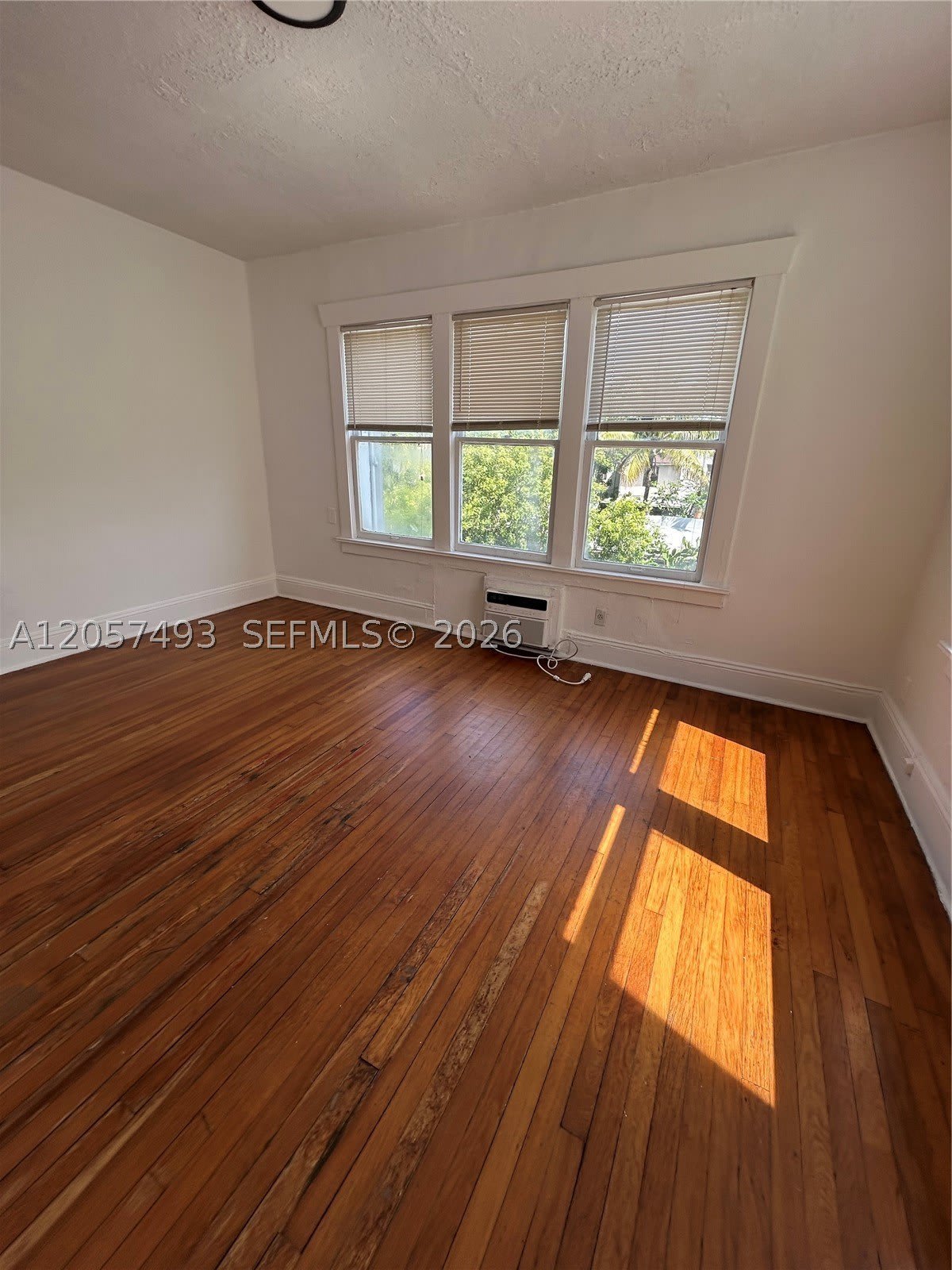 529 Ne 66Th St – photo 3